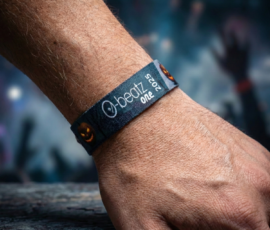 Einlassbändchen Individuell bedruckte Einlassbändchen aus Stoff für eine Technoveranstaltung in Oberloquitz