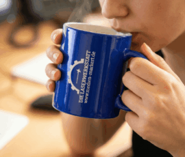 Gravierte Tasse
